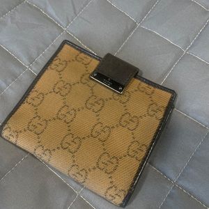 Gucci wallet unisex. Brown